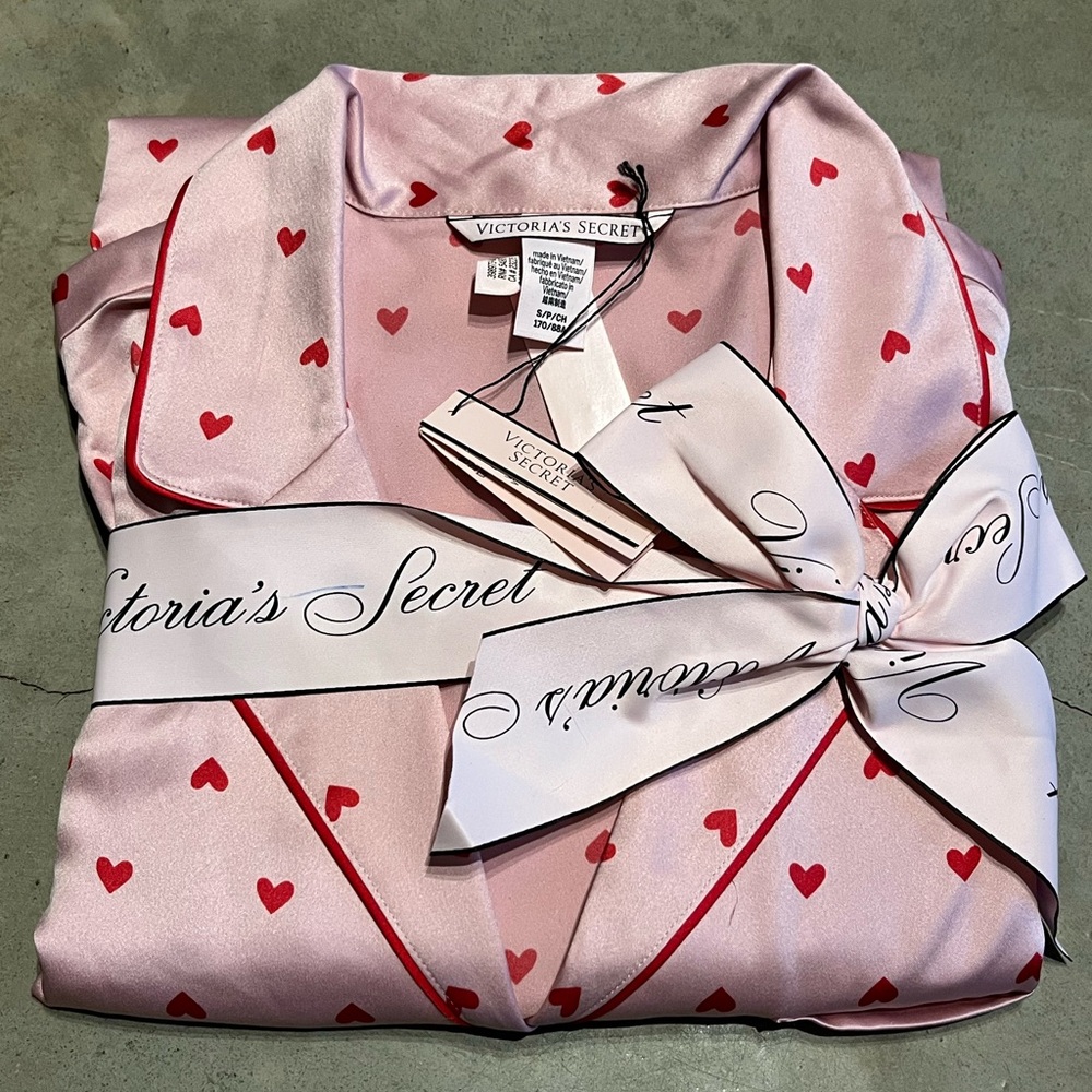 Victoria's Secret Pink and Red Heart Set | size small